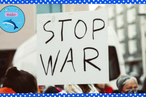 STOP　WARと書かれたプラカード