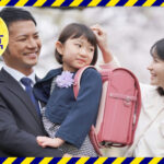 桜の木に囲まれて笑い合う夫婦と子ども