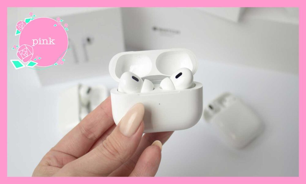 「Air Pods Pro 2」を手に持つ女性