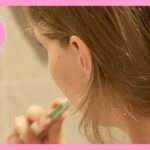 歯磨きをする女性