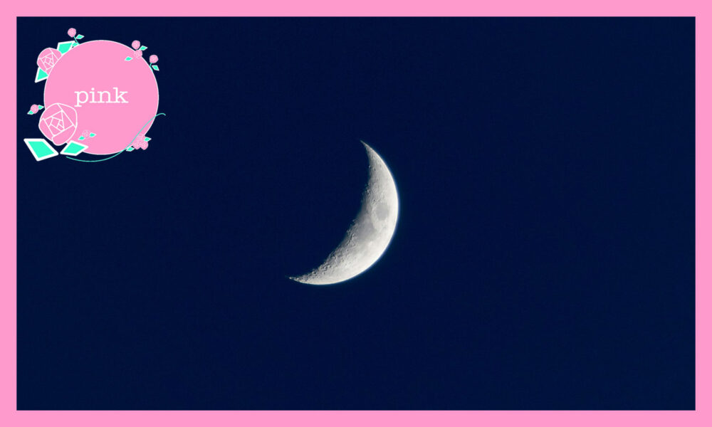 夜空に浮かぶ三日月