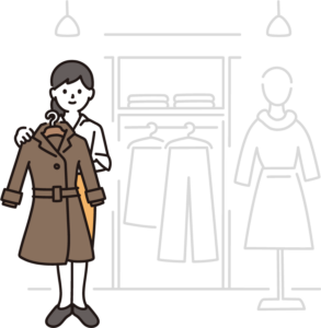 アパレルで接客する女性