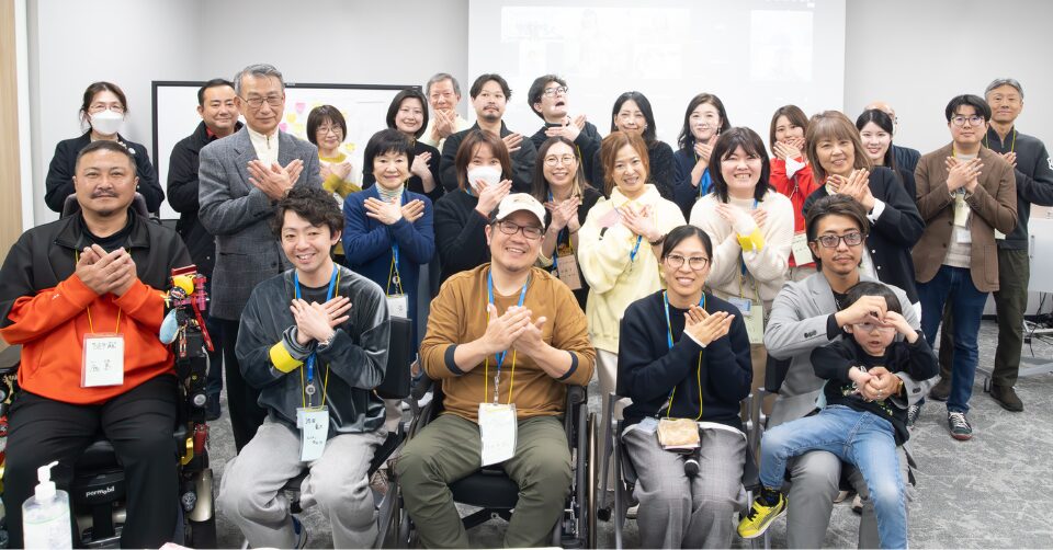 沢山の方が、笑顔で写真撮影