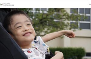 笑顔を見せる子ども