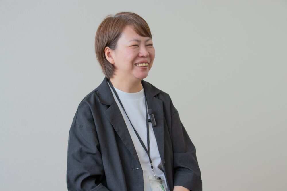 笑顔の女性