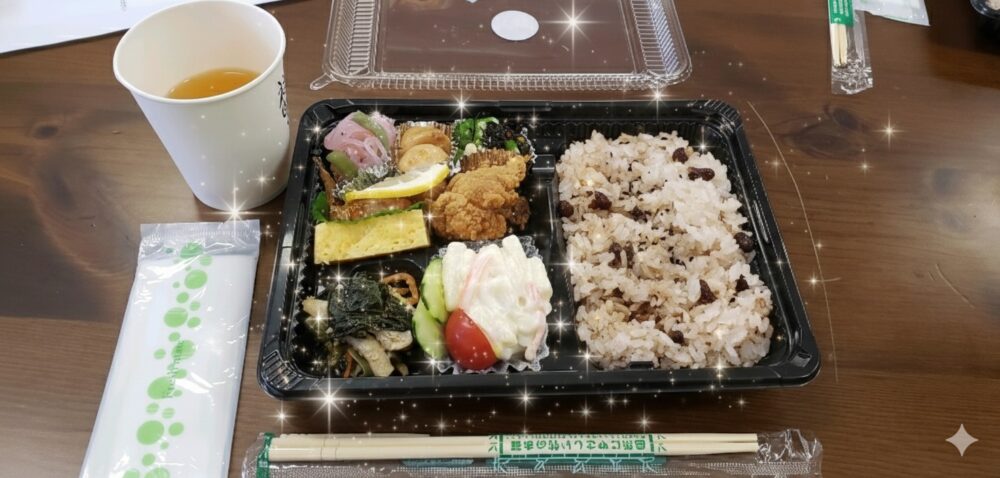 美味しそうな幕の内弁当…ふたを開けた状態