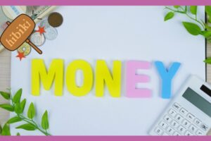 黄色、紫、青で英語ｍｐ大文字で「ＭＯＮＥＹ」と表示されている。