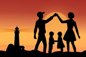 夕焼けの中で手を取りあう夫婦とその子供たち